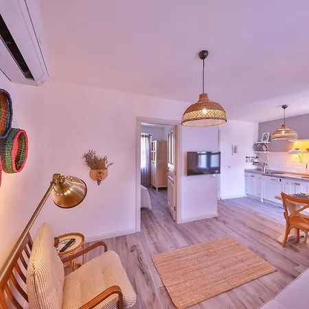 Apartament 50 Meters To The Long Bazaar In Lavantakas 3 Square Kaş