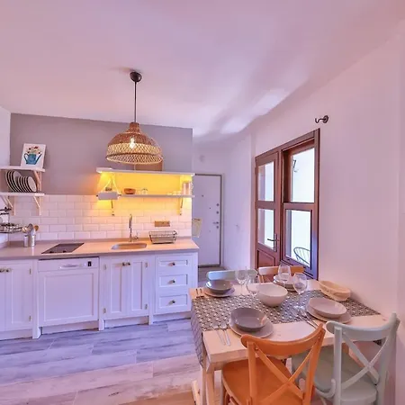 50 Meters To The Long Bazaar In Lavantakas 3 Square Apartment