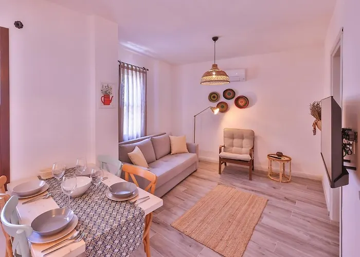 50 Meters To The Long Bazaar In Lavantakas 3 Square 카스